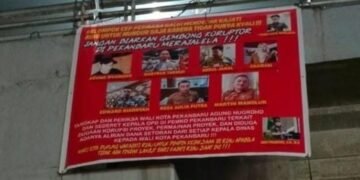 Poster Dugaan Korupsi Proyek di Pemko Pekanbaru Muncul di Bawah Jembatan Flyover, Masyarakat Minta Kejati Riau Turun Tangan